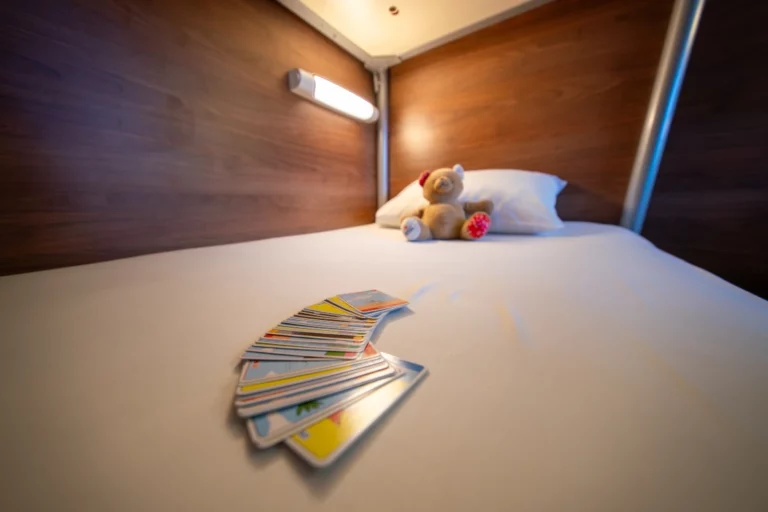 Jeu à disposition dans la chambre familiale